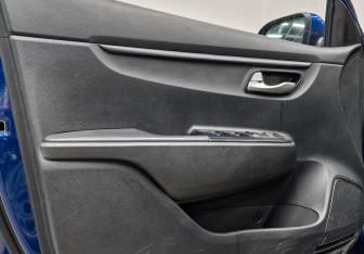 Подержанный автомобиль Kia Rio Hatchback 2021 года (17 фото)