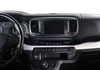 Подержанный автомобиль Peugeot Traveller 2021 года (14 фото)