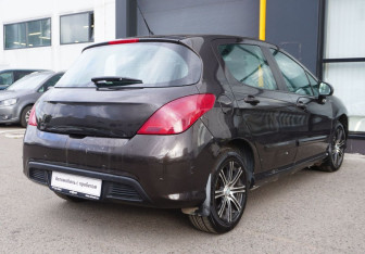 Подержанный автомобиль Peugeot 308 Hatchback 2012 года (5 фото)