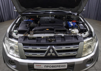 Подержанный автомобиль Mitsubishi Pajero 2011 года (9 фото)