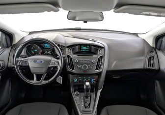 Подержанный автомобиль Ford Focus Hatchback 2018 года (14 фото)