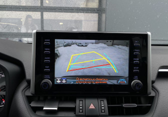 Подержанный автомобиль Toyota RAV4 2019 года (20 фото)