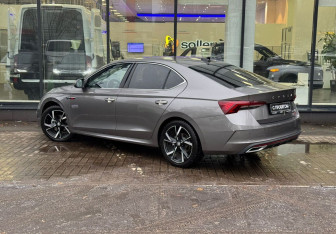 Подержанный автомобиль Skoda Octavia Liftback 2024 года (6 фото)