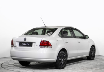 Подержанный автомобиль Volkswagen Polo Sedan 2012 года (5 фото)