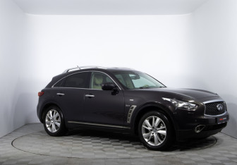 Подержанный автомобиль Infiniti QX70 2014 года (3 фото)