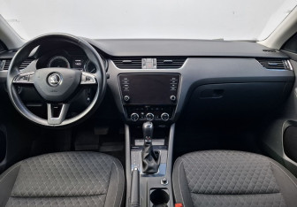 Подержанный автомобиль Skoda Octavia Liftback 2018 года (12 фото)