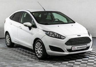 Подержанный автомобиль Ford Fiesta Sedan 2015 года (3 фото)