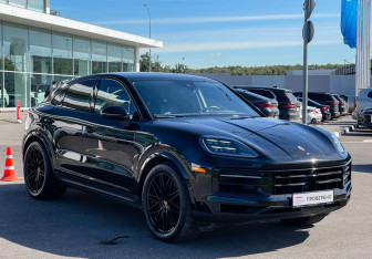 Подержанный автомобиль Porsche Cayenne 2023 года (3 фото)