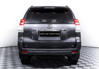 Подержанный автомобиль Toyota Land Cruiser Prado 2013 года (6 фото)