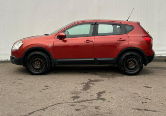 Подержанный автомобиль Nissan Qashqai 2008 года (8 фото)