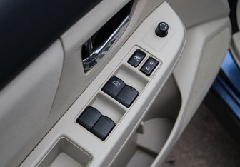 Подержанный автомобиль Subaru XV 2012 года (13 фото)