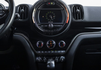 Подержанный автомобиль MINI Countryman 2020 года (16 фото)