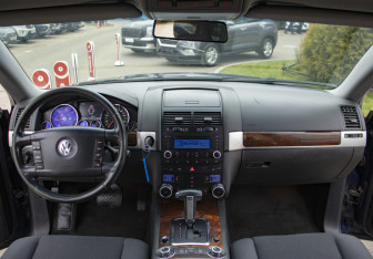 Подержанный автомобиль Volkswagen Touareg 2008 года (13 фото)