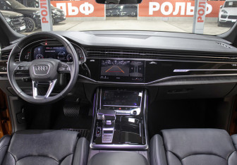 Подержанный автомобиль Audi Q8 2019 года (14 фото)