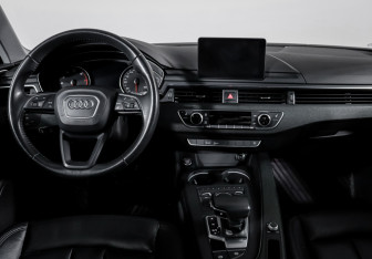 Подержанный автомобиль Audi A4 Sedan 2018 года (12 фото)