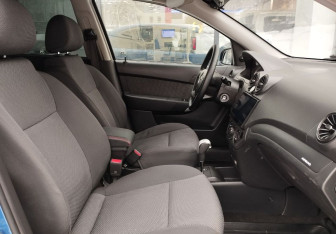 Подержанный автомобиль Chevrolet Aveo Sedan 2010 года (10 фото)