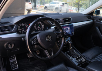 Подержанный автомобиль Skoda Superb Liftback 2018 года (12 фото)