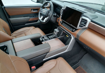 Подержанный автомобиль Toyota Tundra 2021 года (9 фото)
