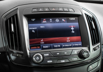 Подержанный автомобиль Opel Insignia Liftback 2014 года (15 фото)