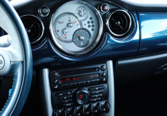Подержанный автомобиль MINI Hatch 2006 года (11 фото)