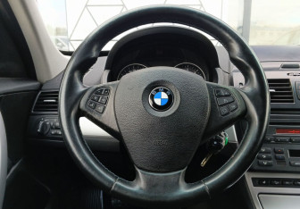 Подержанный автомобиль BMW X3 2010 года (12 фото)