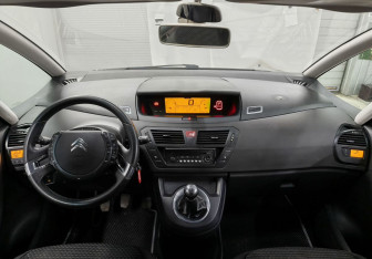 Подержанный автомобиль Citroen C4 Picasso 2011 года (11 фото)