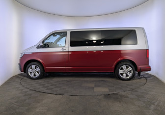 Подержанный автомобиль Volkswagen Caravelle 2022 года (8 фото)