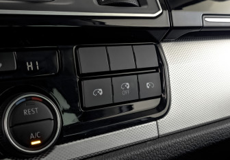 Подержанный автомобиль Volkswagen Multivan 2015 года (27 фото)