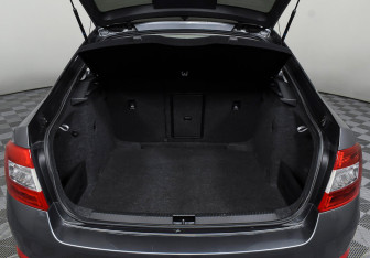 Подержанный автомобиль Skoda Octavia Liftback 2015 года (16 фото)