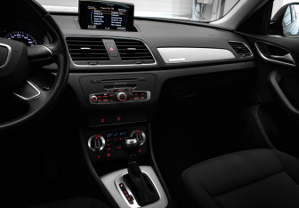 Подержанный автомобиль Audi Q3 2014 года (21 фото)