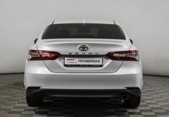 Подержанный автомобиль Toyota Camry Sedan 2020 года (6 фото)