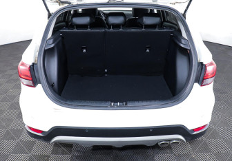 Подержанный автомобиль Kia Rio Hatchback 2018 года (19 фото)