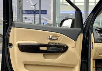 Подержанный автомобиль Kia Carnival 2019 года (21 фото)