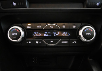 Подержанный автомобиль Mazda 3 Sedan 2014 года (16 фото)