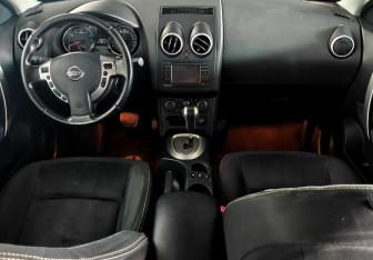 Подержанный автомобиль Nissan Qashqai 2012 года (11 фото)