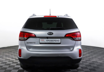 Подержанный автомобиль Kia Sorento 2016 года (6 фото)