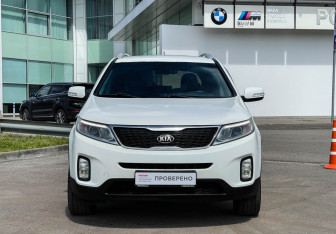 Подержанный автомобиль Kia Sorento 2014 года (2 фото)