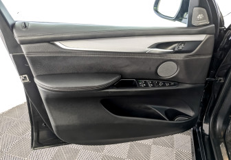 Подержанный автомобиль BMW X5 2018 года (19 фото)