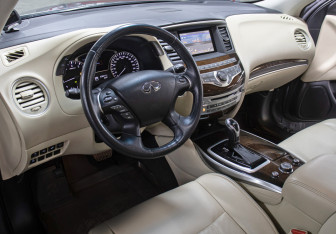 Подержанный автомобиль Infiniti QX60 2017 года (17 фото)