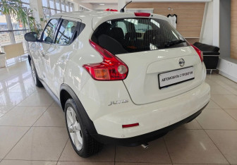 Подержанный автомобиль Nissan Juke 2012 года (7 фото)
