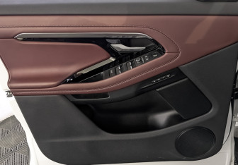 Подержанный автомобиль Land Rover Range Rover Evoque 2023 года (19 фото)