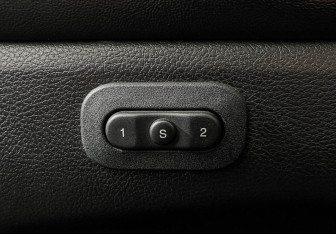 Подержанный автомобиль Jeep Grand Cherokee 2015 года (16 фото)