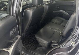 Подержанный автомобиль Mitsubishi Outlander 2007 года (13 фото)