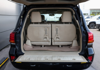 Подержанный автомобиль Lexus LX 2008 года (9 фото)