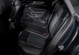 Подержанный автомобиль Audi A7 2021 года (10 фото)