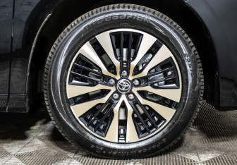 Подержанный автомобиль Toyota Alphard 2021 года (22 фото)