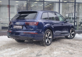 Подержанный автомобиль Audi Q7 2019 года (8 фото)