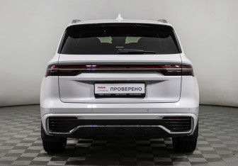 Подержанный автомобиль Geely Monjaro 2023 года (6 фото)