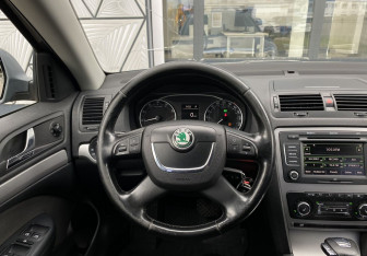 Подержанный автомобиль Skoda Octavia Liftback 2010 года (14 фото)