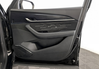 Подержанный автомобиль Geely Monjaro 2024 года (25 фото)